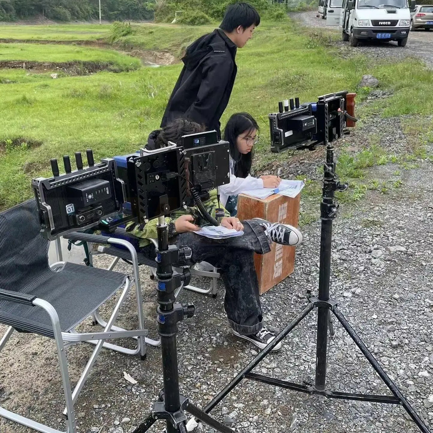 Portable Monitor Magic Arm with D tap Splitter Cable, Image Transmission Magic Leg, Monitor Splitter, V-Mount Battery Separation Multi-Function Monitors Bracket